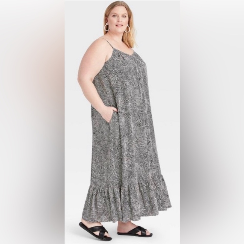 Plus Size - Picture 10 of 11